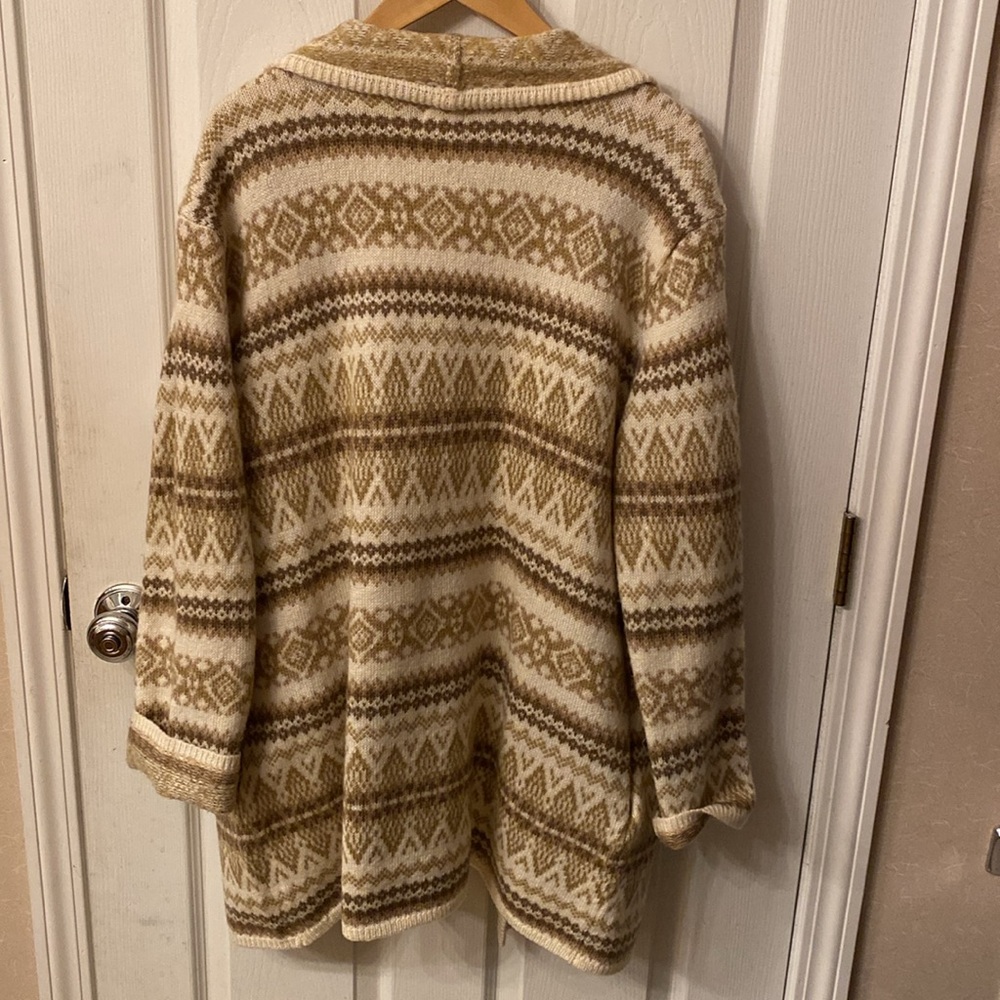 Good Hart Sweater - Picture 3 of 3